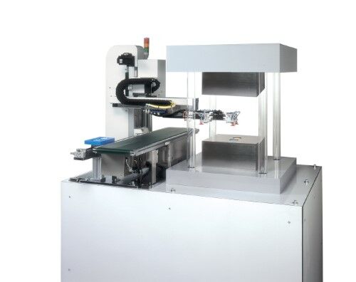 SVR-C50: Take-out Robot for Vertical Molding Machine - Image 2